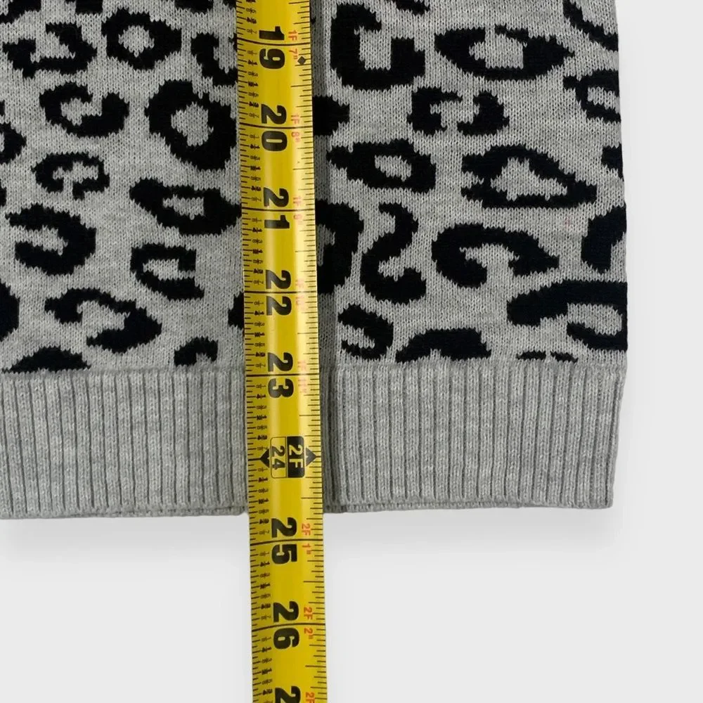Croft & Barrow Leopard Print Sweater Gray Size Medium Womens Animal Print V-Neck - Picture 7 of 12